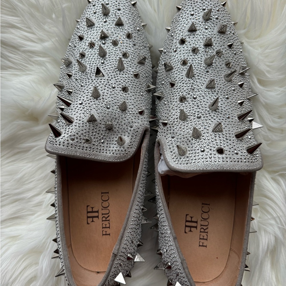 FERUCCI SILVER SPIKES AND CRYSTAL LOAFER SIZE 9 PROM WEDDING SHOES